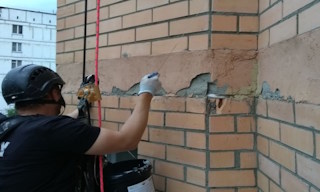 Обследование фасада здания в Чайковском в октябре